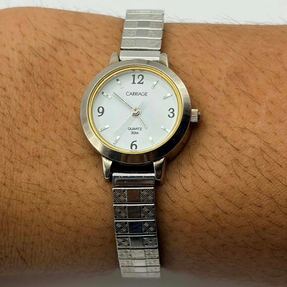 Vintage Silver Timex Watch - Picture 2 of 4